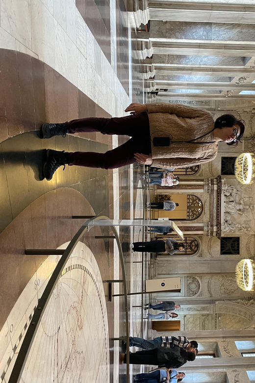 Amsterdam: City Highlights Walking Tour - Saint Nicholas Basilica: a major church stop that balances the square energy