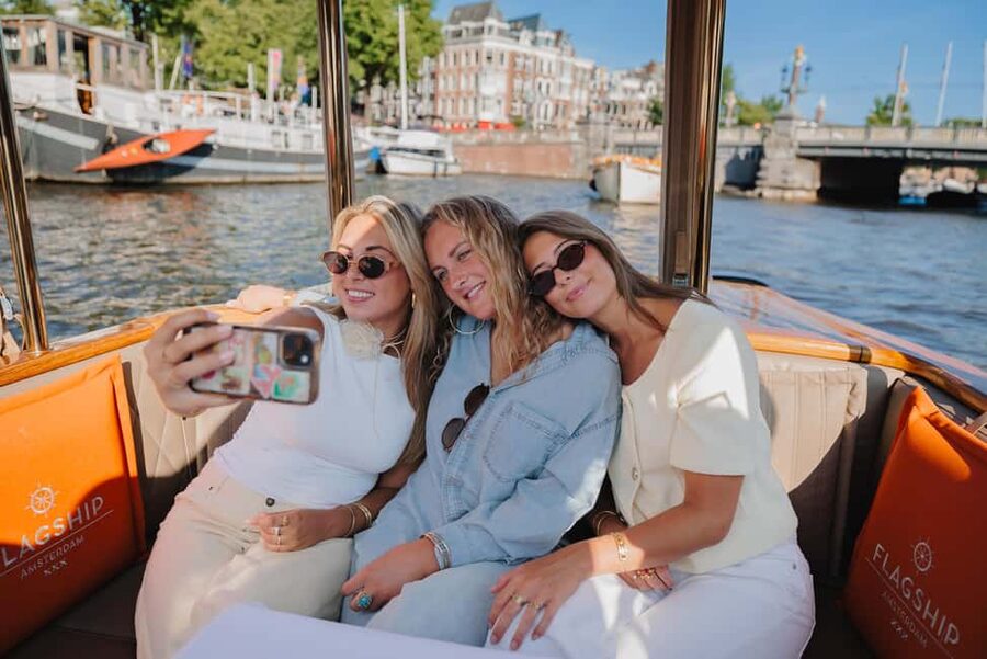 Amsterdam: Classic Boat Cruise with Optional Cheese & Wine - Cheese and wine upgrade: the optional unlimited part, without the weirdness