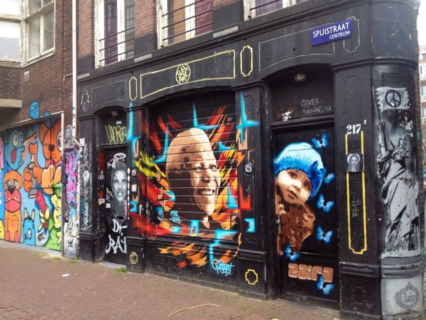 Amsterdam: Coffee Shops Walking Tour - Walking Amsterdam’s smallest alley and why narrow streets matter