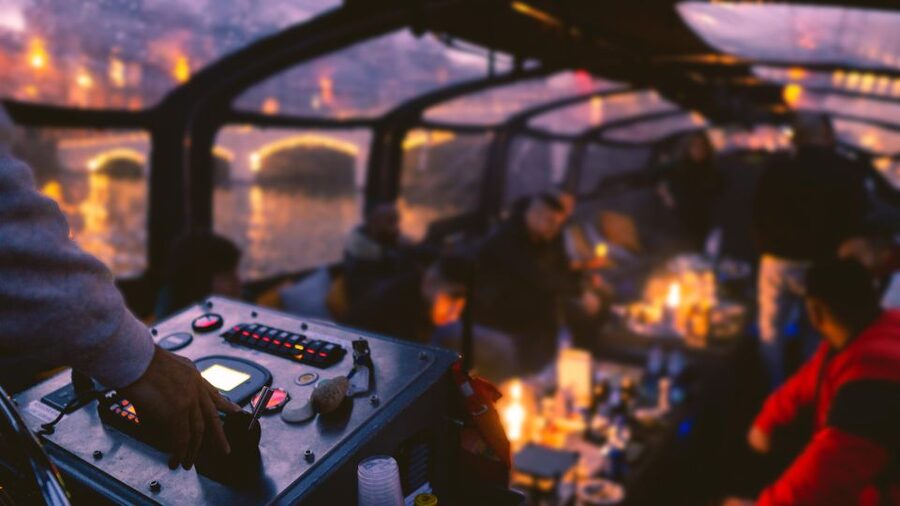 Amsterdam: Covered Canal Booze Cruise with Unlimited Drinks - Drinks Plan: Unlimited Open Bar vs the Two-Drink Option