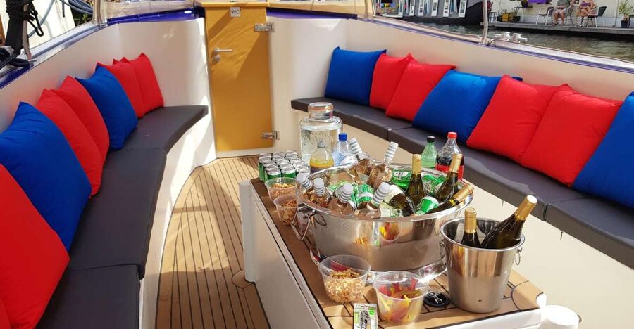 Amsterdam: Covered Canal Booze Cruise with Unlimited Drinks - Covered Boat Comfort, Warm Blankets, and Rain-Ready Timing