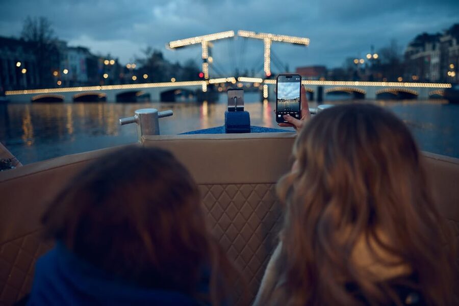 Amsterdam: Cozy Evening Canal Cruise With Open Bar Option - FAQ