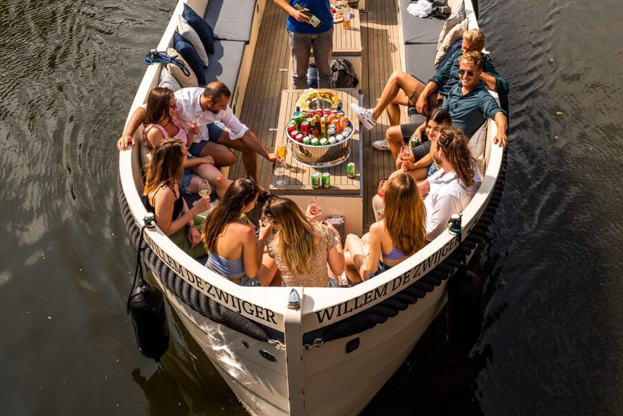 Amsterdam: Cozy Evening Canal Cruise With Open Bar Option - UNESCO Golden Age canals and the stories you’ll actually remember