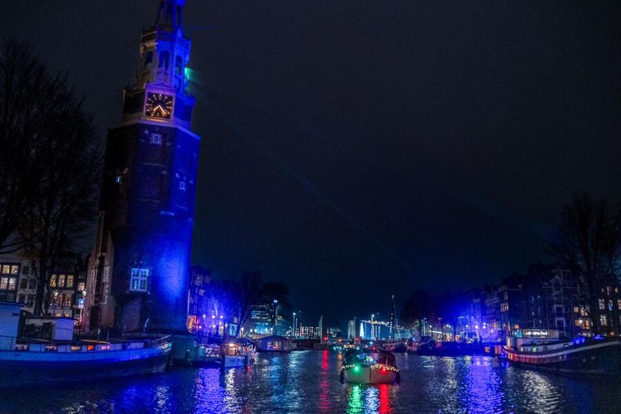 Amsterdam: Cozy Evening Canal Cruise With Open Bar Option - Who should book this cruise, and who might skip it