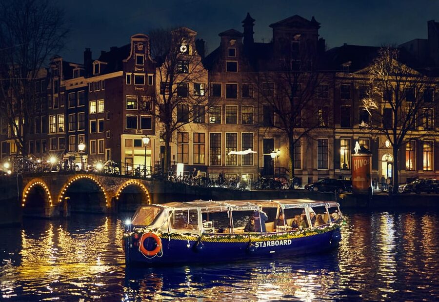 Amsterdam: Cozy Evening Canal Cruise With Open Bar Option - Should you book Starboard Boats for an evening on the canals?
