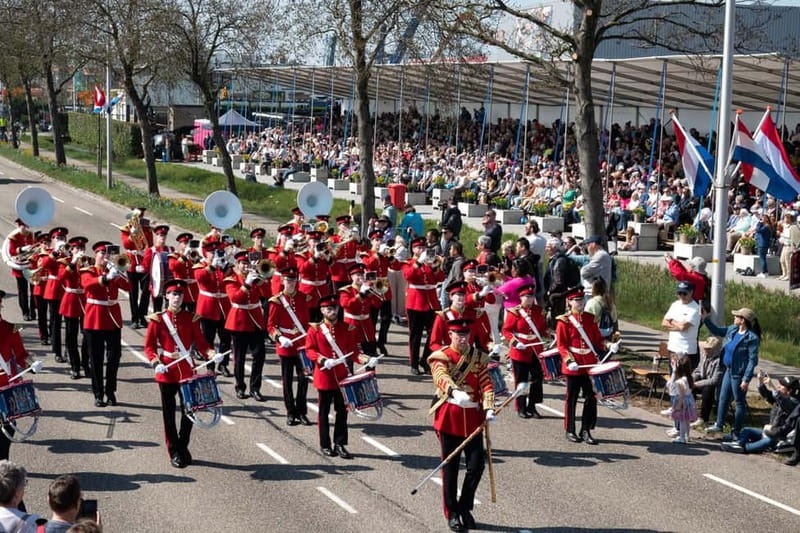 Amsterdam: Day Trip to Flower Parade & Keukenhof on April 18 - A One-Day Spring Hit: Flower Parade plus Keukenhof from Amsterdam