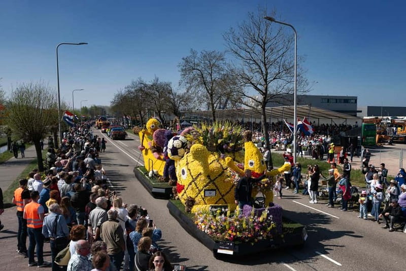 Amsterdam: Day Trip to Flower Parade & Keukenhof on April 18 - Who should book this day trip, and who should skip it