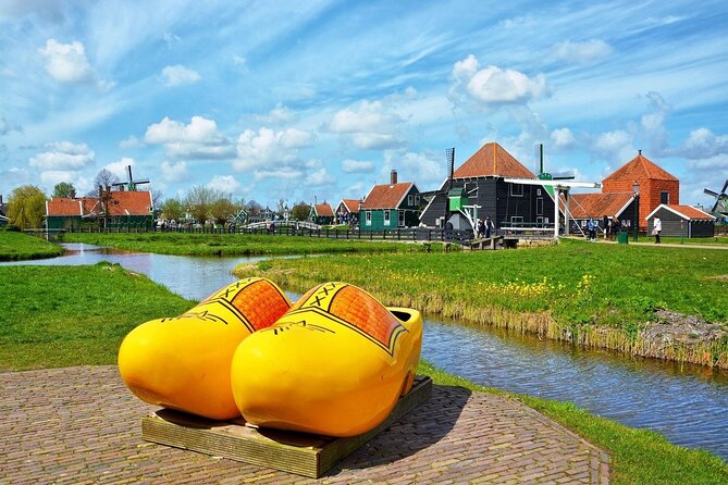 Amsterdam: Day Trip to Keukenhof & Zaanse Schans Windmills - Zaanse Schans: windmills, a cheese farm, and walkable photo time