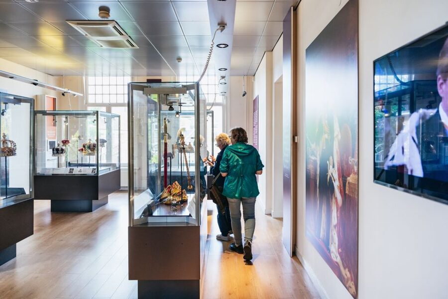 Amsterdam: Diamond Museum Entrance Ticket - How the museum tells the 3 billion-year diamond story