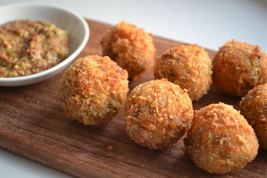 Amsterdam: Dutch Bitterballen and Croquette Tasting - How the 1-hour tasting flows inside 1e Klas