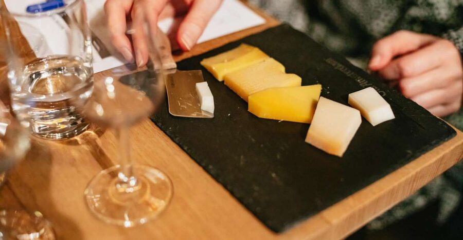 Amsterdam: Dutch Cheese Tasting Experience with Wine - The 45-minute rhythm: five Gouda tastings without guesswork