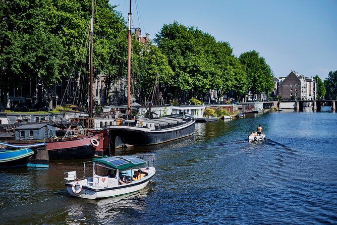 Amsterdam Essence in German: 90-minute waterway trip - Price and value: is $148.23 per person worth it?
