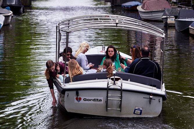 Amsterdam Essence in German: 90-minute waterway trip - Who this private canal ring cruise suits best