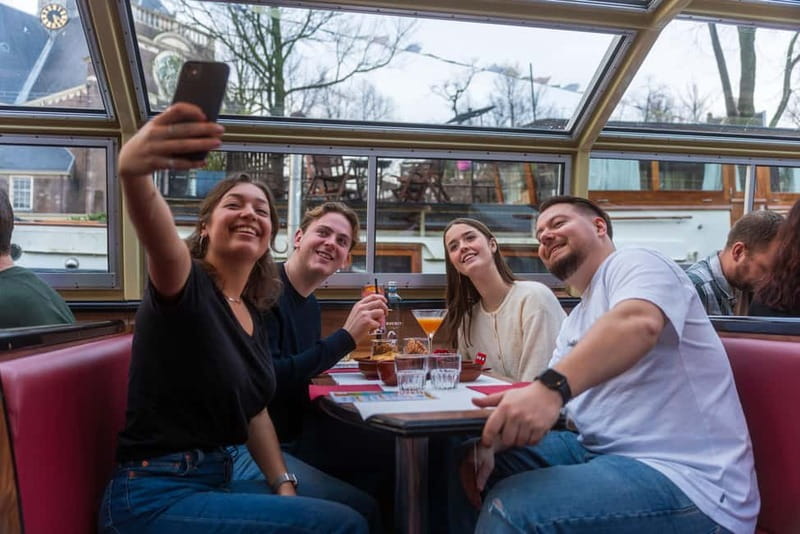 Amsterdam: Evening Cocktail Cruise along the canals - The 75-Minute Cocktail Flow: How the Night Feels on Board