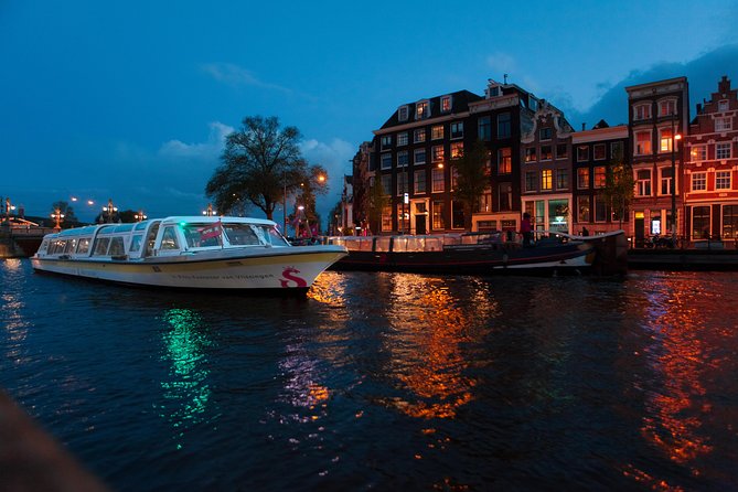 Amsterdam Evening Cocktail Cruise with snacks - Meeting at Damrak 16 and Settling In On Board