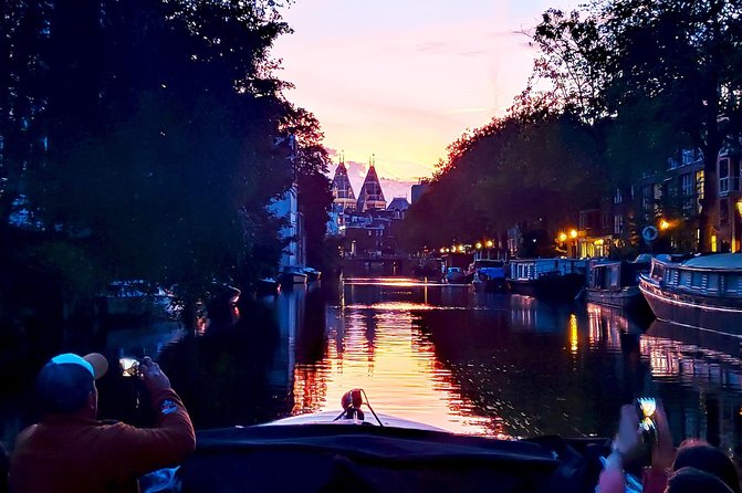 Amsterdam Evening Cosy & Small Cruise & Drinks and Bites - Sunset - Who this tour is best for