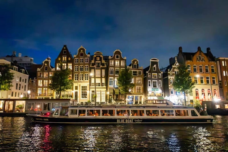 Amsterdam: Evening Cruise with Optional Wine and Snacks - The first stretch: canal houses and 17th-century warehouses