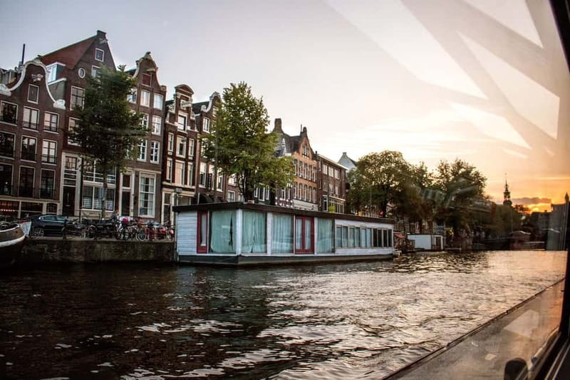 Amsterdam: Evening Pizza Cruise Along the Canals - Unlimited drinks, what that means for the vibe
