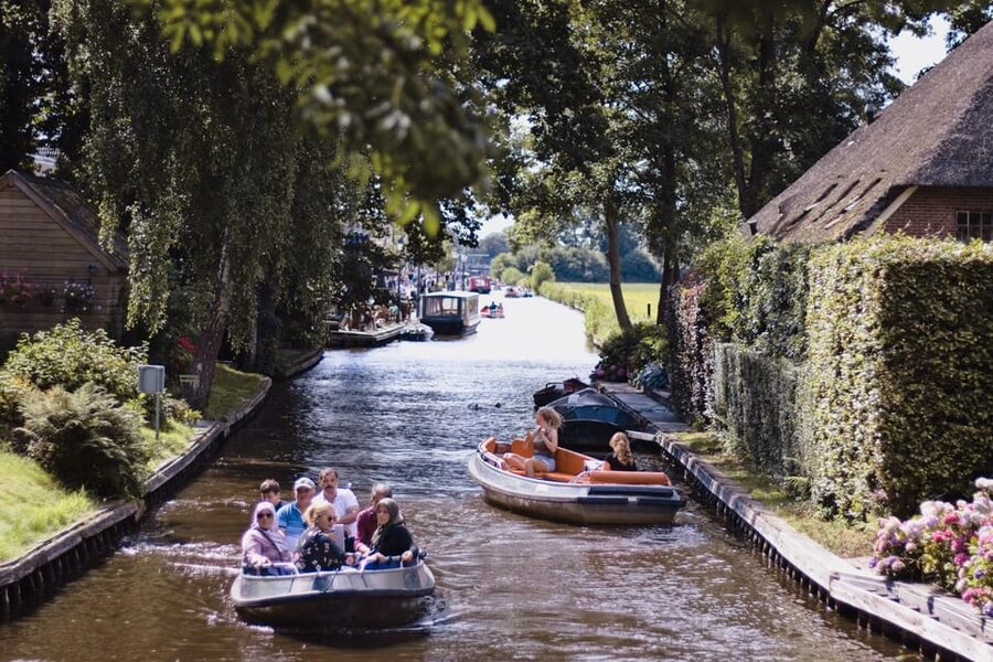 Amsterdam: Explore Giethoorn in a Private Tour with Driver - Price and Value: When $736 Per Group Makes Sense