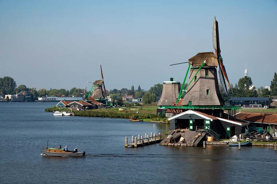 Amsterdam: Explore Zaanse Schans: Half-Day Luxury Coach Trip - Zaanse Schans in 3.5 hours, what you really get