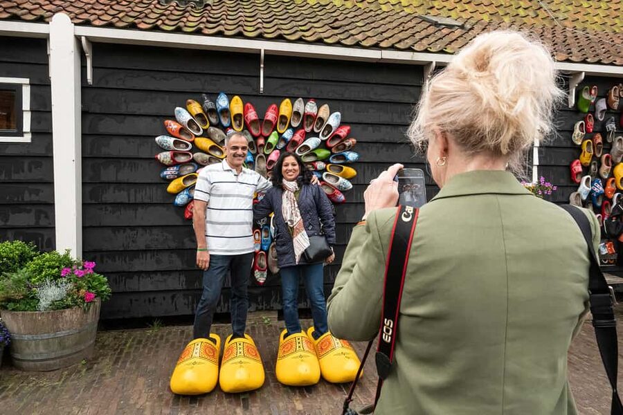 Amsterdam: Explore Zaanse Schans: Half-Day Luxury Coach Trip - Cheese-making demo and tastings: plan around your appetite