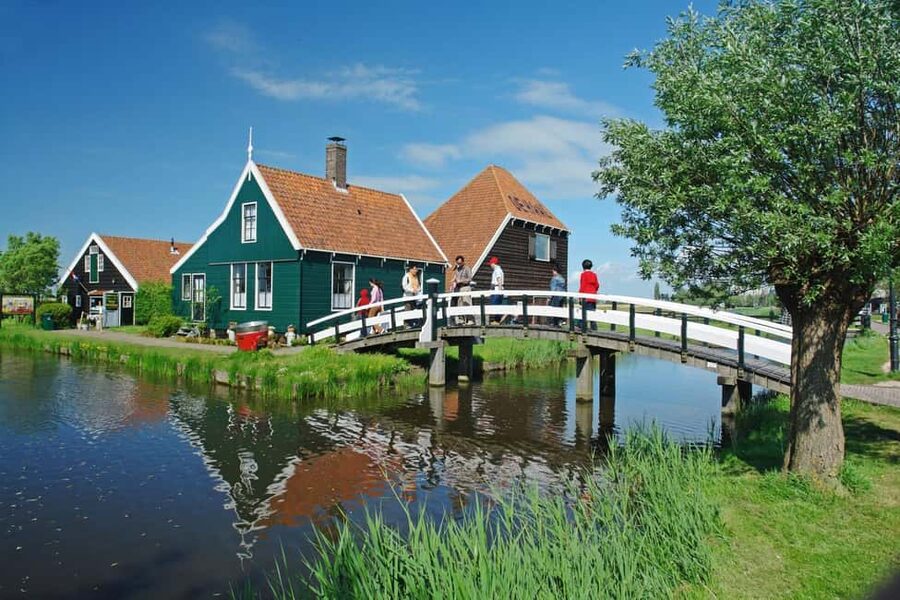Amsterdam: Explore Zaanse Schans: Half-Day Luxury Coach Trip - Price and value check for about $20 per person