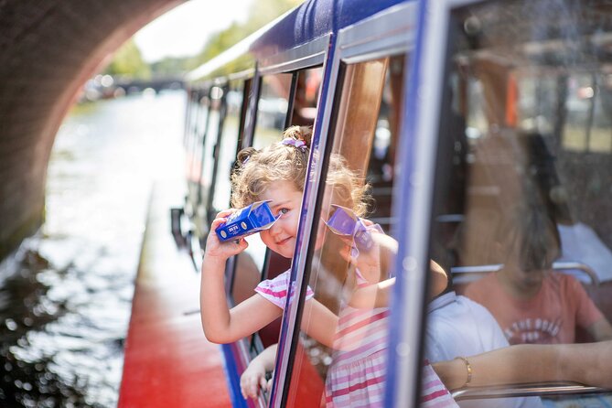 Amsterdam Family-Friendly Canal Cruise with Snackbox Option - Captain interaction: when the audio is good, and when the human helps