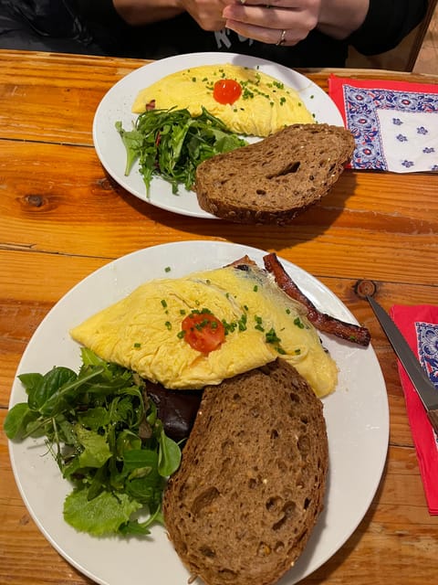 Amsterdam: Food Walking Tour - Tour pace, language options, and who this fits best