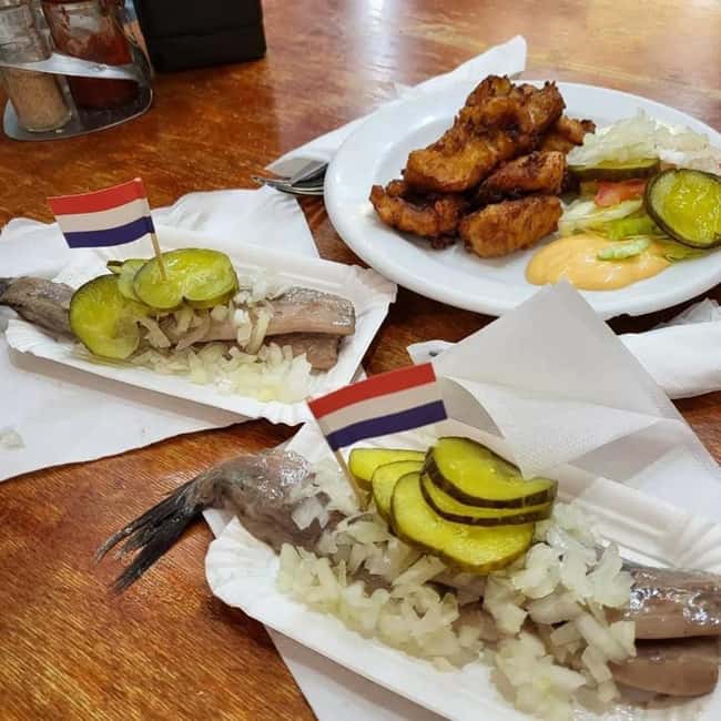 Amsterdam: Food Walking Tour - From Amsterdam Centraal to Schreierstoren cafe snacks