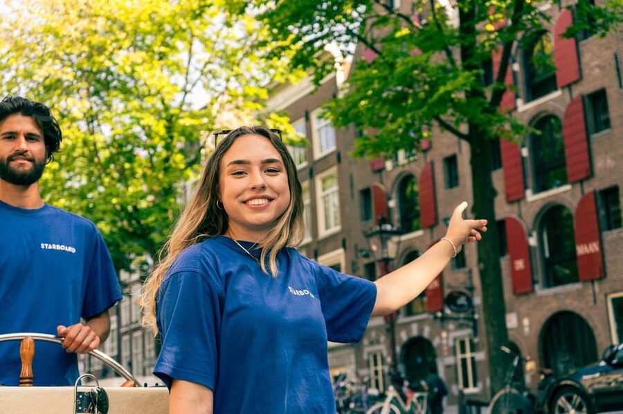 Amsterdam: German Guided Canal Cruise with on Board Bar - Why this electric canal cruise feels worth the $25