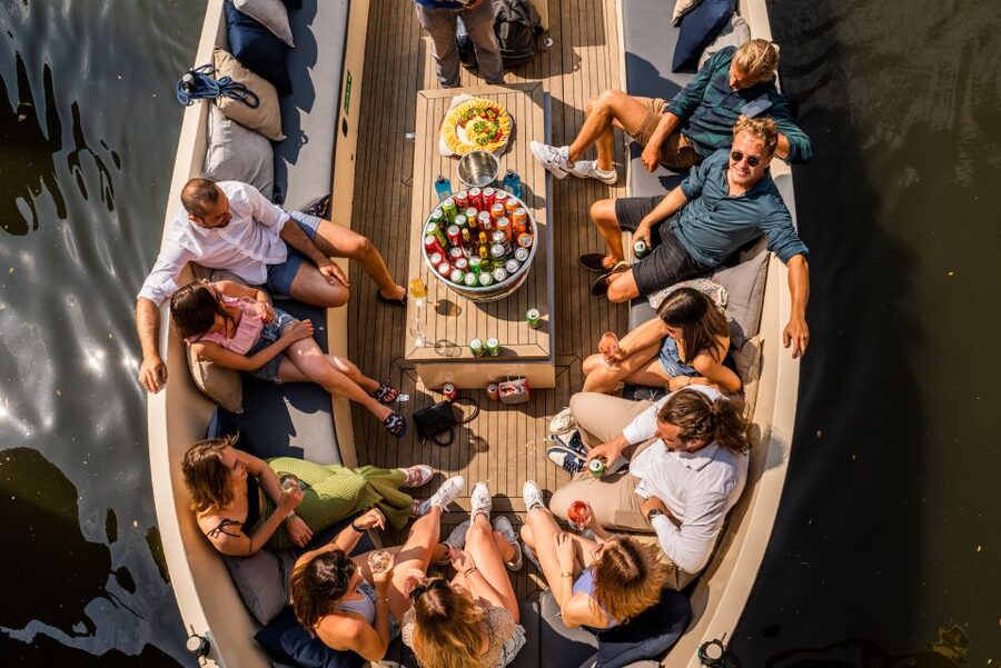 Amsterdam: German Guided Canal Cruise with on Board Bar - Stop-by-stop: your hour from Dancing Houses to Magere Brug