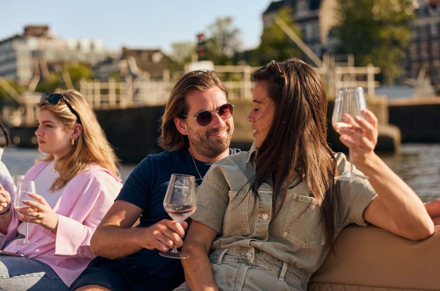 Amsterdam: German Guided Canal Cruise with on Board Bar - Small practical tips that make the ride smoother