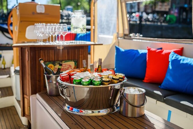 Amsterdam: German-speaking boat trip with bar on board - German narration on a 100% electric open boat, plus the onboard bar