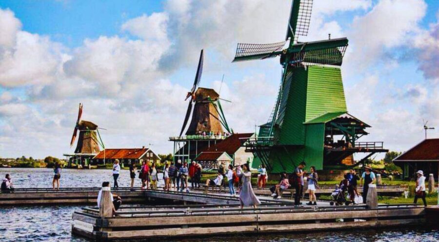 Amsterdam: Giethoorn and Zaanse Schans Windmills Day Tour - Guide Style and Group Pace That Keep the Day Enjoyable