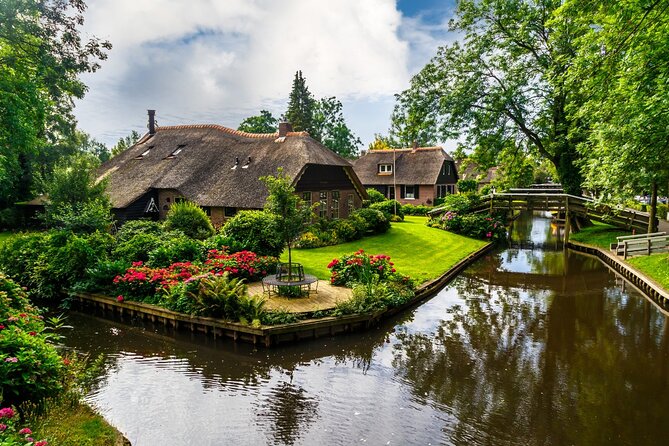 Amsterdam: Giethoorn Tour Scenic Cruise, Cheese & Free Time - Henri Willig cheese tasting, plus discounts that make sense