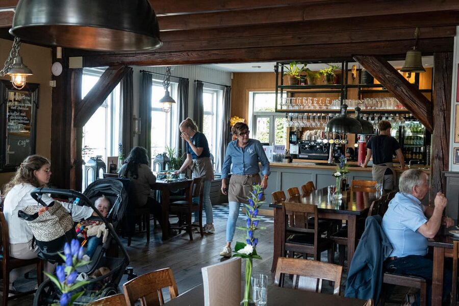 Amsterdam: Giethoorn Tour Scenic Cruise, Cheese & Free Time - Value check: is $75 a good deal for what you get?