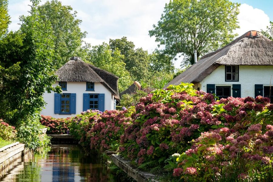 Amsterdam: Giethoorn Tour Scenic Cruise, Cheese & Free Time - Who should book, and who should skip this day trip