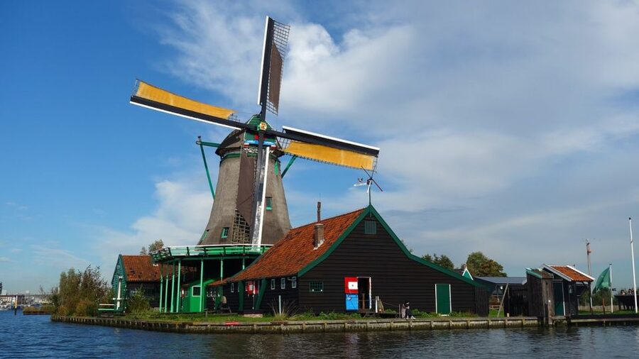 Amsterdam: Giethoorn Tour with Canal Cruise and Windmills - Jacobs Hoeve Cheese Farm: tasting that turns into an actual memory