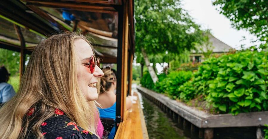 Amsterdam: Giethoorn, Volendam, and Zaanse Schans Tour - Giethoorn, the car-free village, and your canal cruise finale
