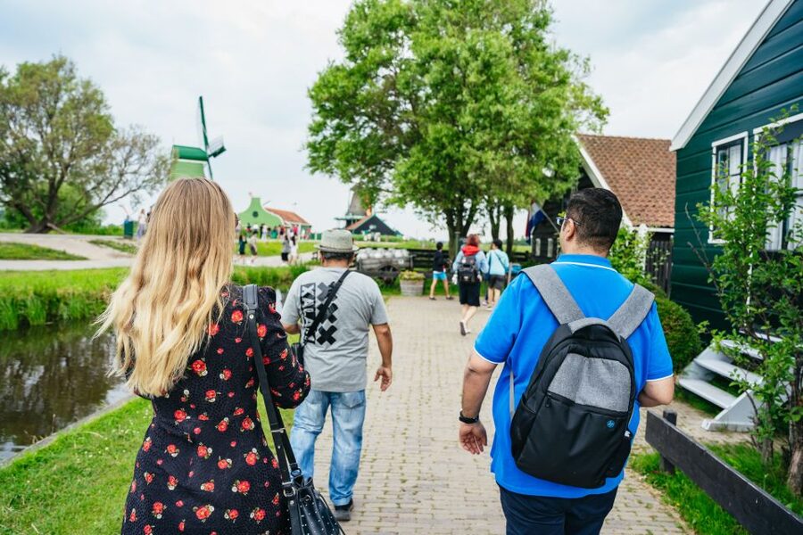 Amsterdam: Giethoorn, Volendam, and Zaanse Schans Tour - Walking, timing, and weather: how to pack for this itinerary