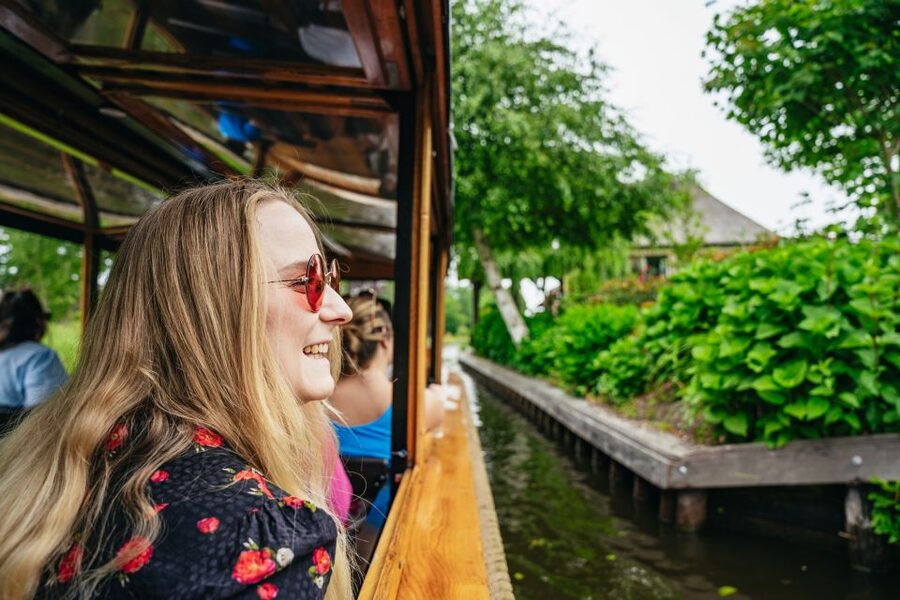 Amsterdam: Giethoorn, Volendam, and Zaanse Schans Tour - Zaanse Schans, windmills and the smell of cheese