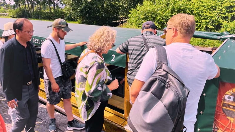 Amsterdam: Giethoorn & Zaanse Schans Small Group Day Trip - Who this trip fits best