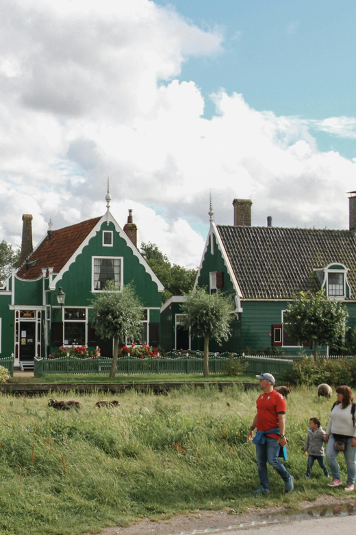 Amsterdam: Giethoorn & Zaanse Schans Small Group Day Trip - Zaanse Schans: windmills, cheese tasting, and clog workshop