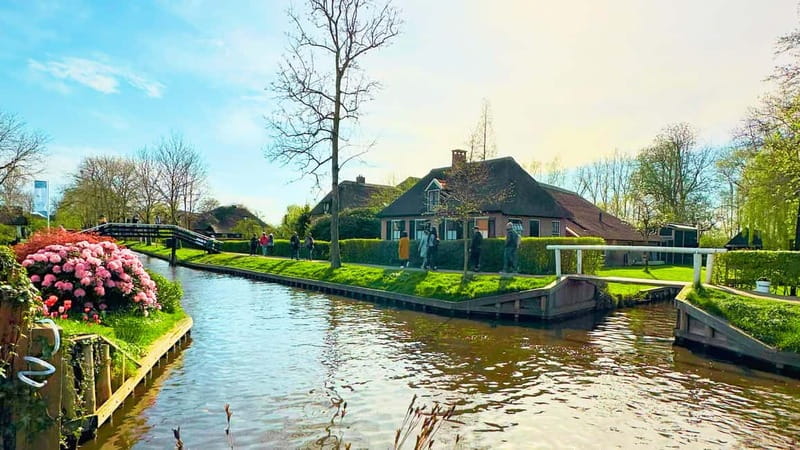 Amsterdam: Giethoorn & Zaanse Schans Small Group Day Trip - Diamond demonstration: the short stop that adds variety