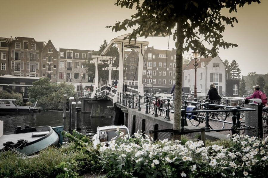 Amsterdam: Guided City Bike Tour in French - Key points before you pedal