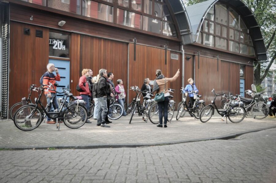Amsterdam: Guided City Bike Tour in French - De Negen Straatjes and the canal belt rhythm (Grachtengordel and Magere Brug)
