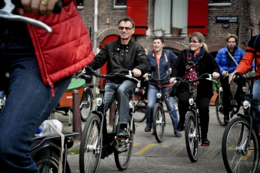 Amsterdam: Guided City Bike Tour in French - Price and value: what you really get for $41