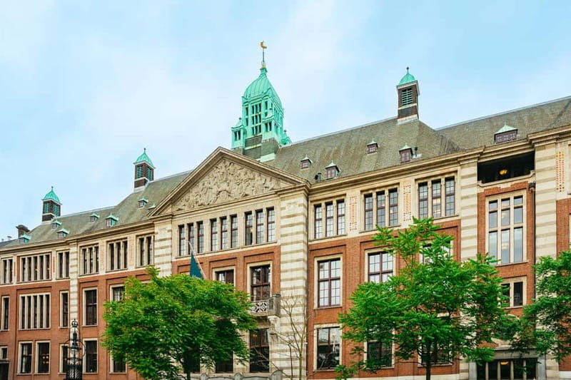 Amsterdam: Guided Cultural Walking Tour - The return to Dam Square, with the WWII memorial meaning in full view