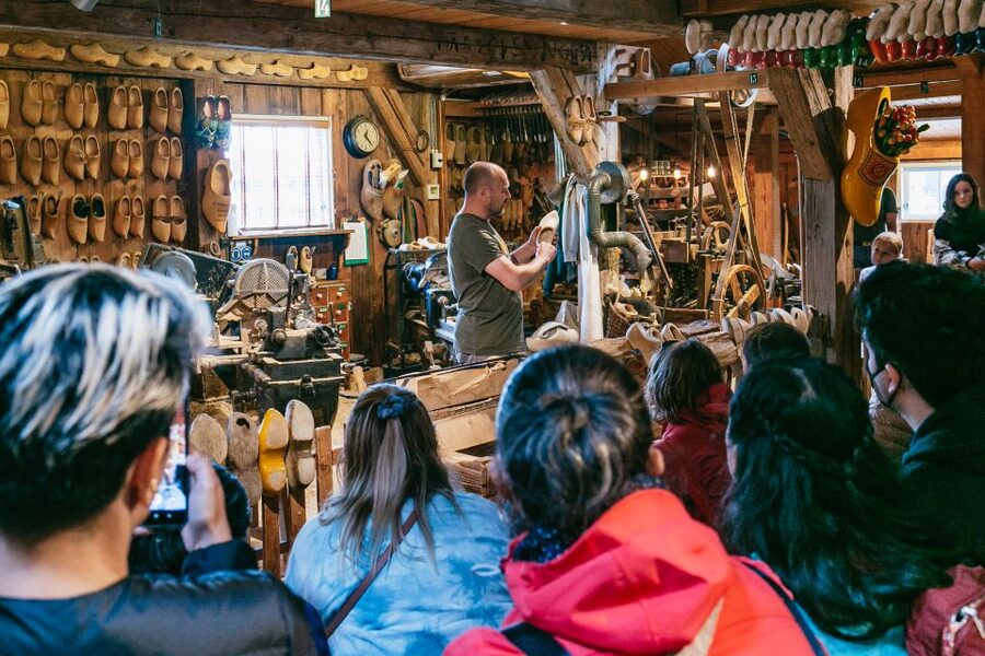 Amsterdam: Guided Zaanse Schans, Windmills & Cheese Tour - Windmills Across the Zaan Region: Views, Optional Tickets, and Photo Timing