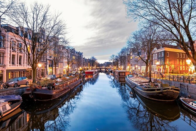 Amsterdam: Haunted History and Ghost Walking Tour - Begijnhof Courtyard and the Nun’s Silent Penance